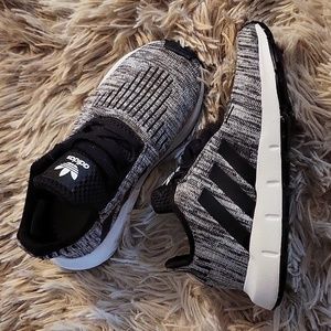 Boys Toddler ADIDAS shoes size:9.5